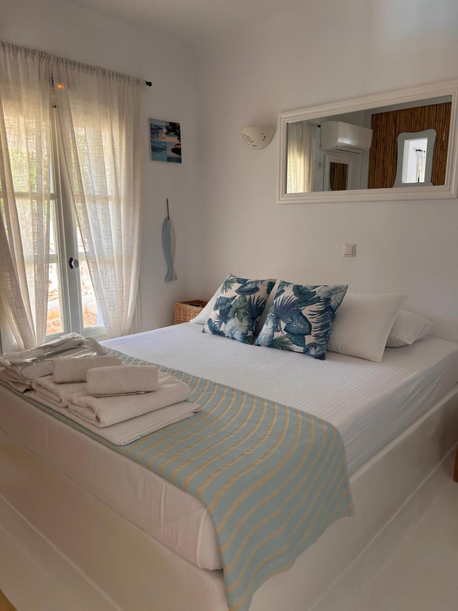 Simos Suites Elafonissos Exterior photo